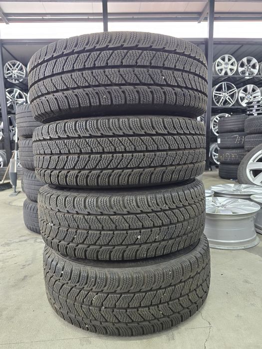 4 Броя Бусови Гуми 215/65/16C Semperit 2x9,5mm 2x9mm 22dot