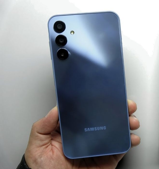 Самсунг А15 новый месяц назад купил без царапин