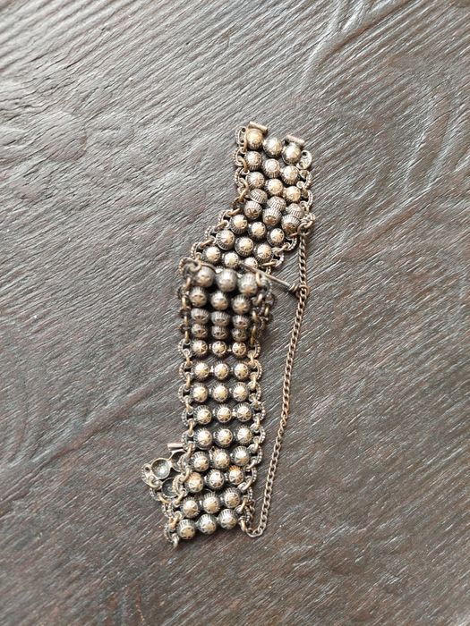 Интересна стара гривна СБХ