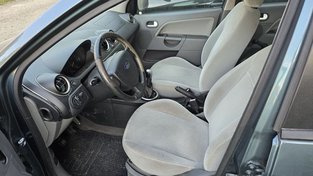 Dezmembrez ford fiesta 1.3 benzina