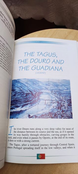 Carte povesti in Engleza The NATO Story Book (Editia 1), tiraj limitat