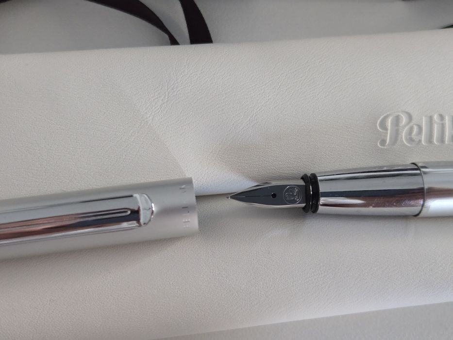 Set Stilou Pelikan Epoch si Stilou Pelikan Pura cutie cadou