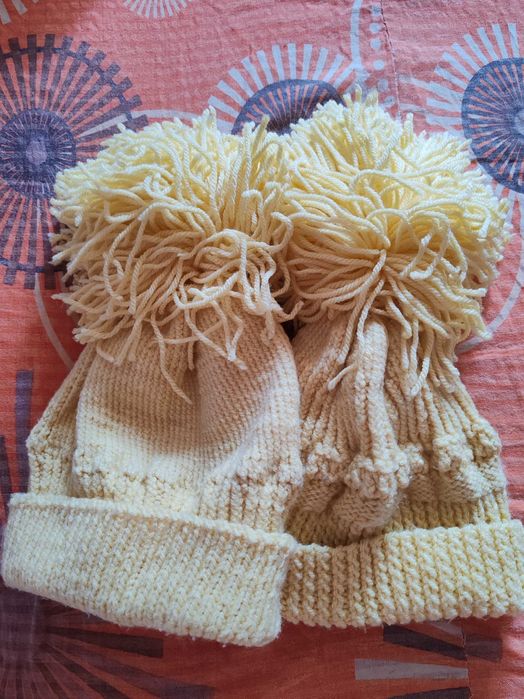 Vând fesuri din acril