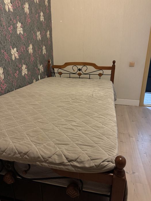 Продам матрац с кроватью