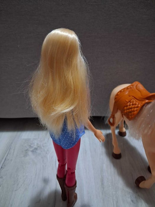 Set de joaca cal cu papusa Barbie