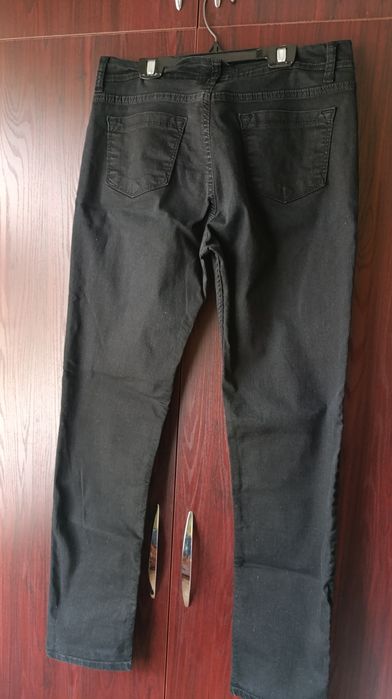 Черные стрейчевые джинсы на 48 размер