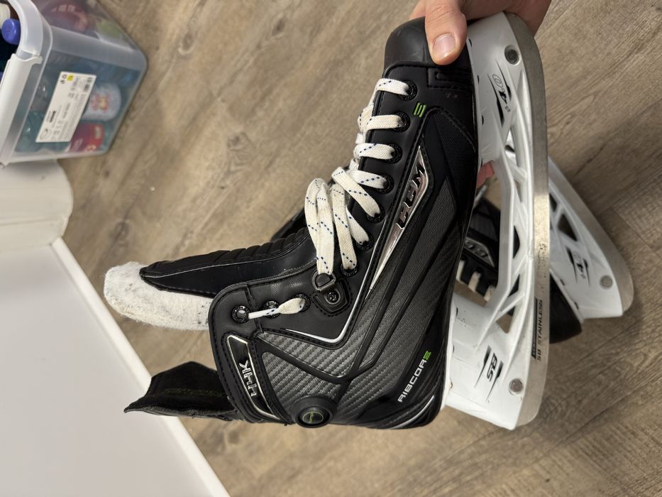 Patine hockey CCM Ribcor 44K mărimea 43, ca noi + geantă cadou