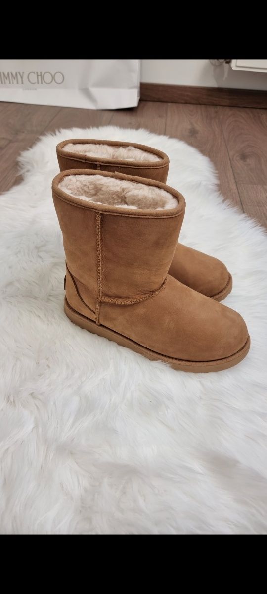 Ugg uri Classic noi