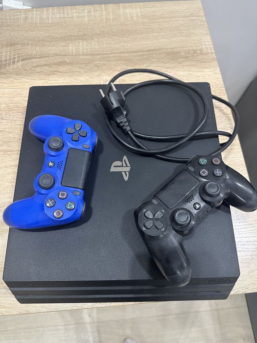 Play station 4 с 2 джойстиками