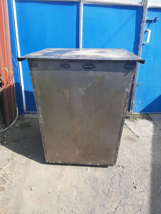 Мусорный контейнер