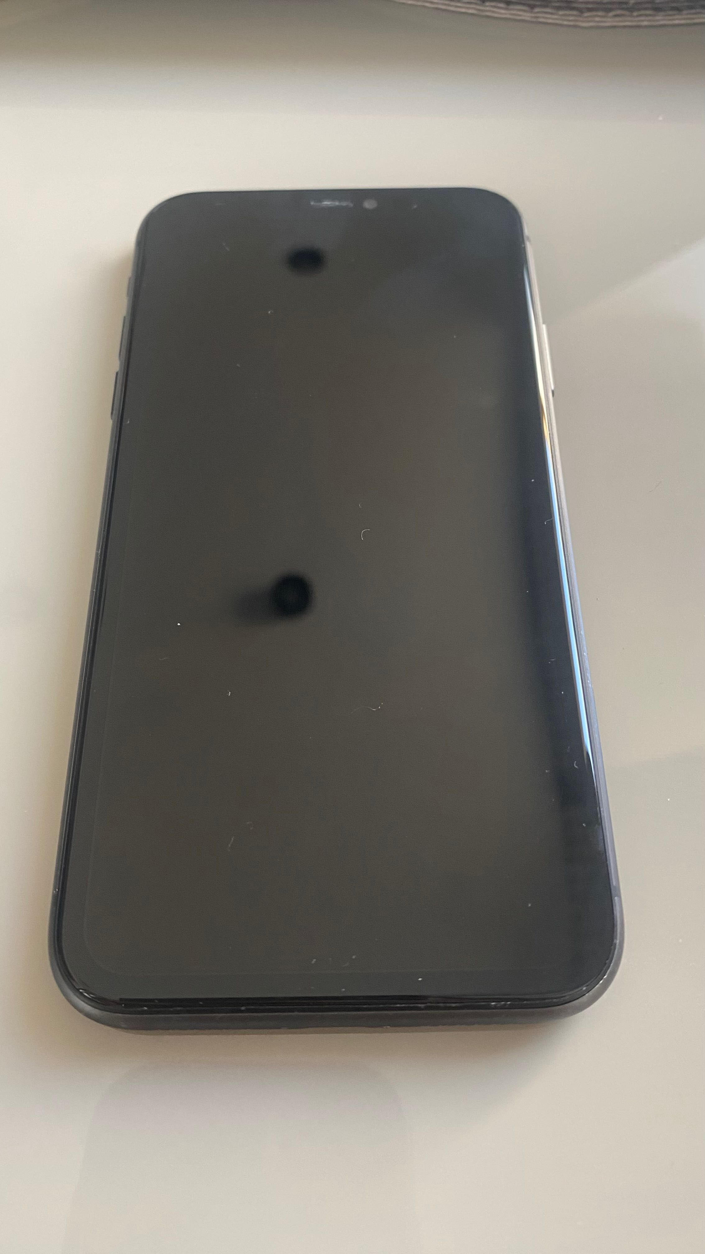 iPhone 11 ползван 1 година