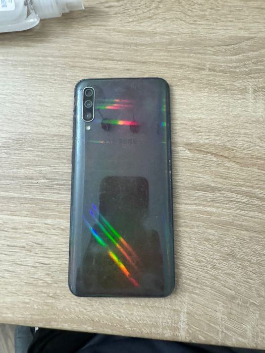 Продам samsung a50 на 128гб