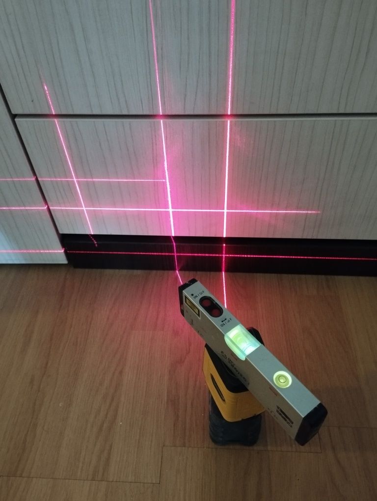 Laser autoregrabil