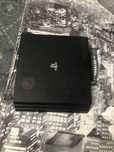 Vand ps4 pro in stare perfecta de utilizare cu tot cu cont