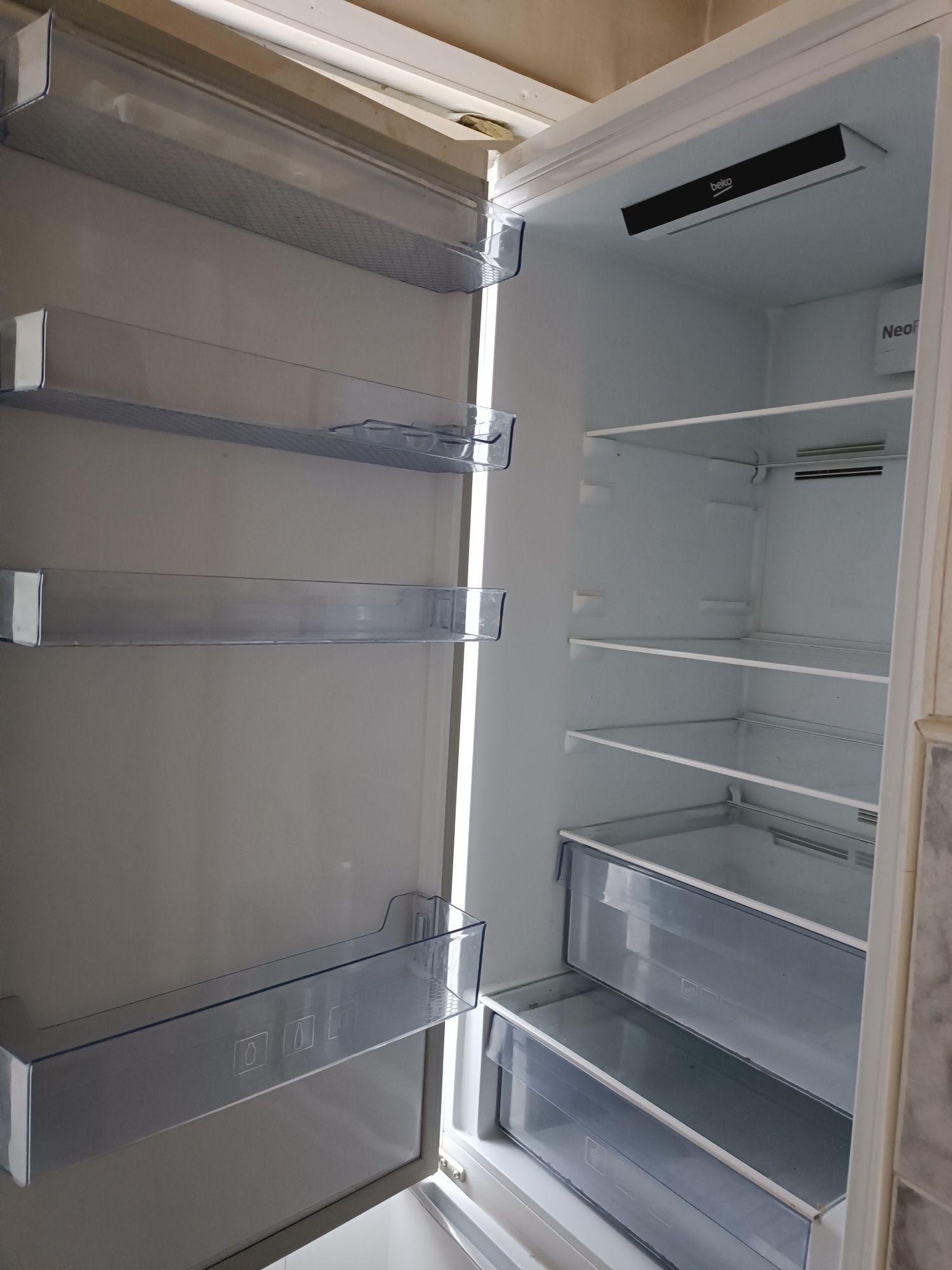 Продавам Хладилник с фризер Beko Neo frost