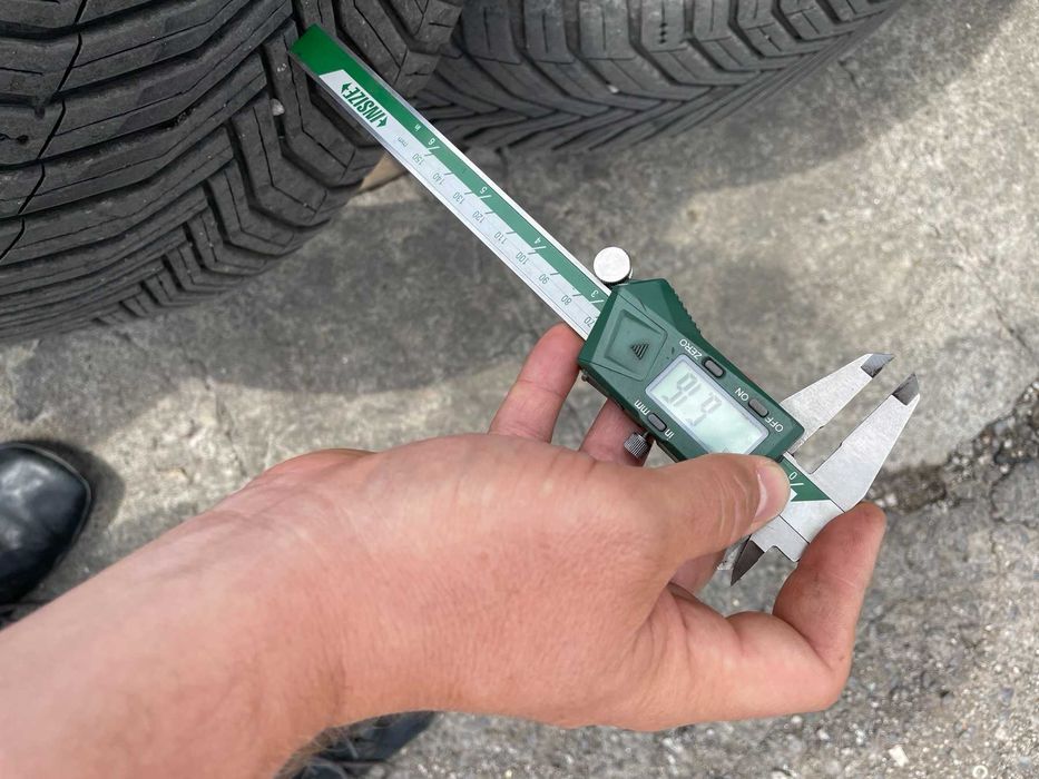 Продавам MIchelin crossclimate 2 всесезонни гуми 235/45/18 Dot 2023 5m