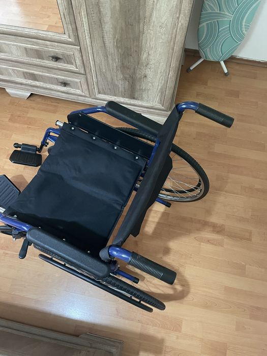 Scaun cu rotile ca nou