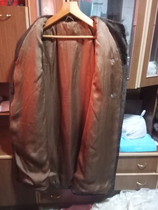 Российский  Шуба срочна Сотилади 450 минг жигарранг