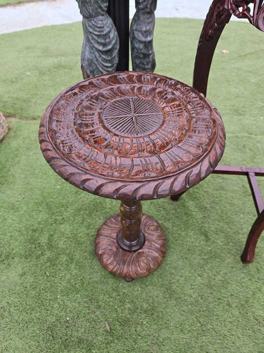 Masuta,suport pentru flori sau statuete,din lemn,