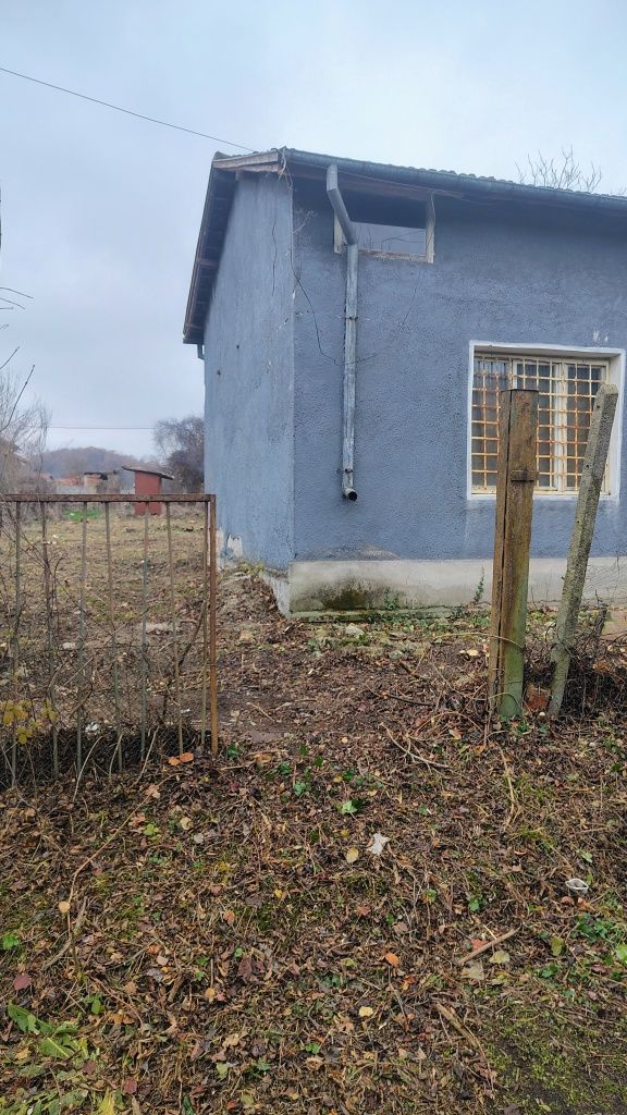 Къща с двор 500 кв. m
