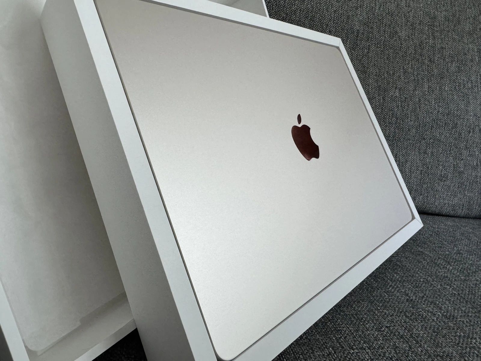 MacBook Air M2 15 inch new
