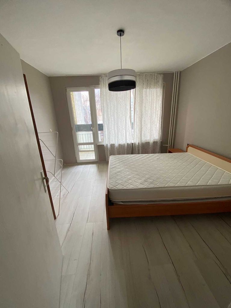 Дава се под наем Тристаен апартамент в ж.Южен парк - 68 кв.м за 459 € - Снимка #1