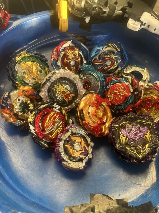 Beyblade лот много добро