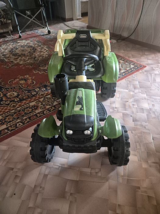 Продам детский трактор с прицепом