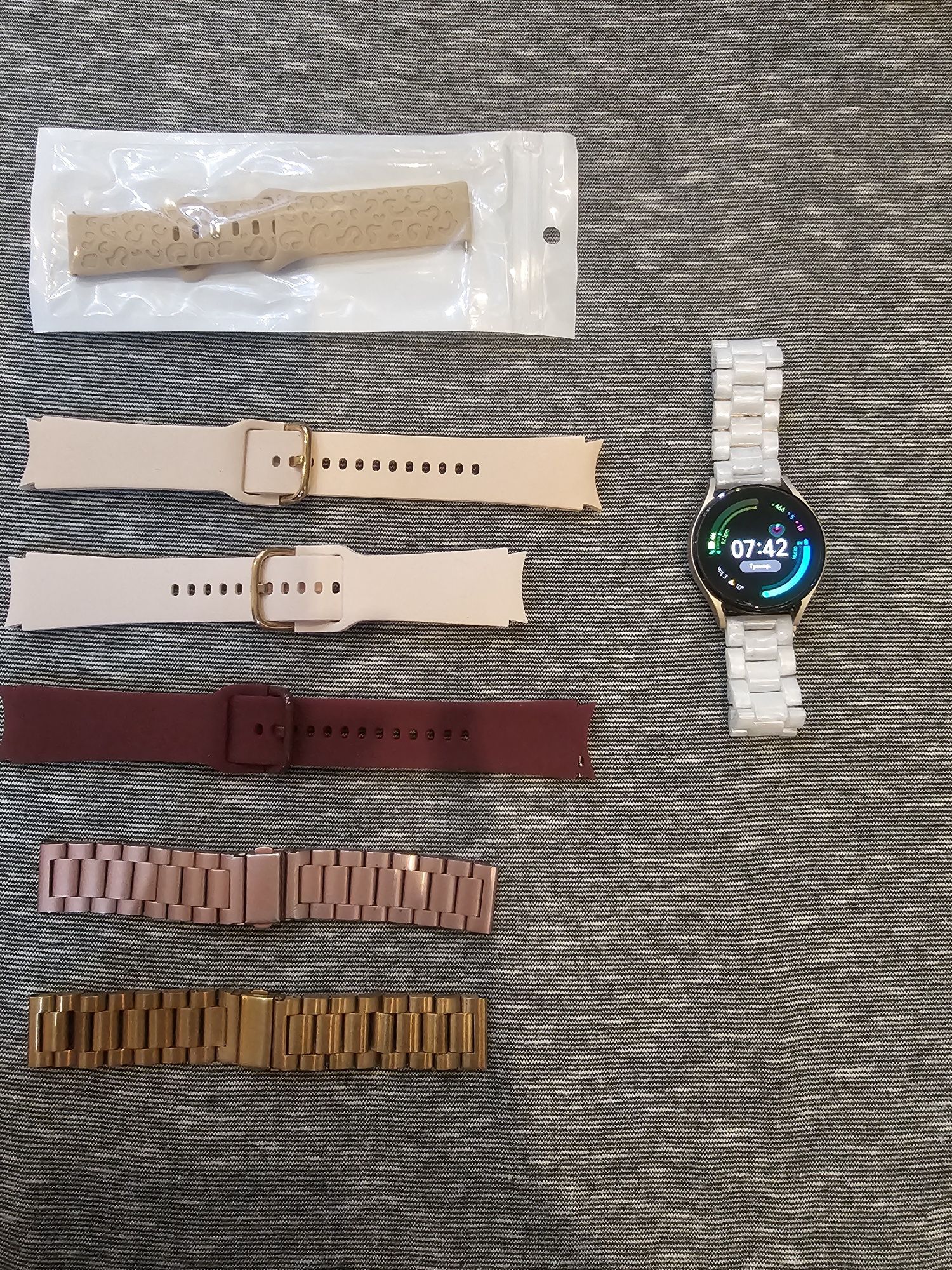 Часовник Smartwatch Samsung Galaxy Watch4, 40mm, LTE, Gold