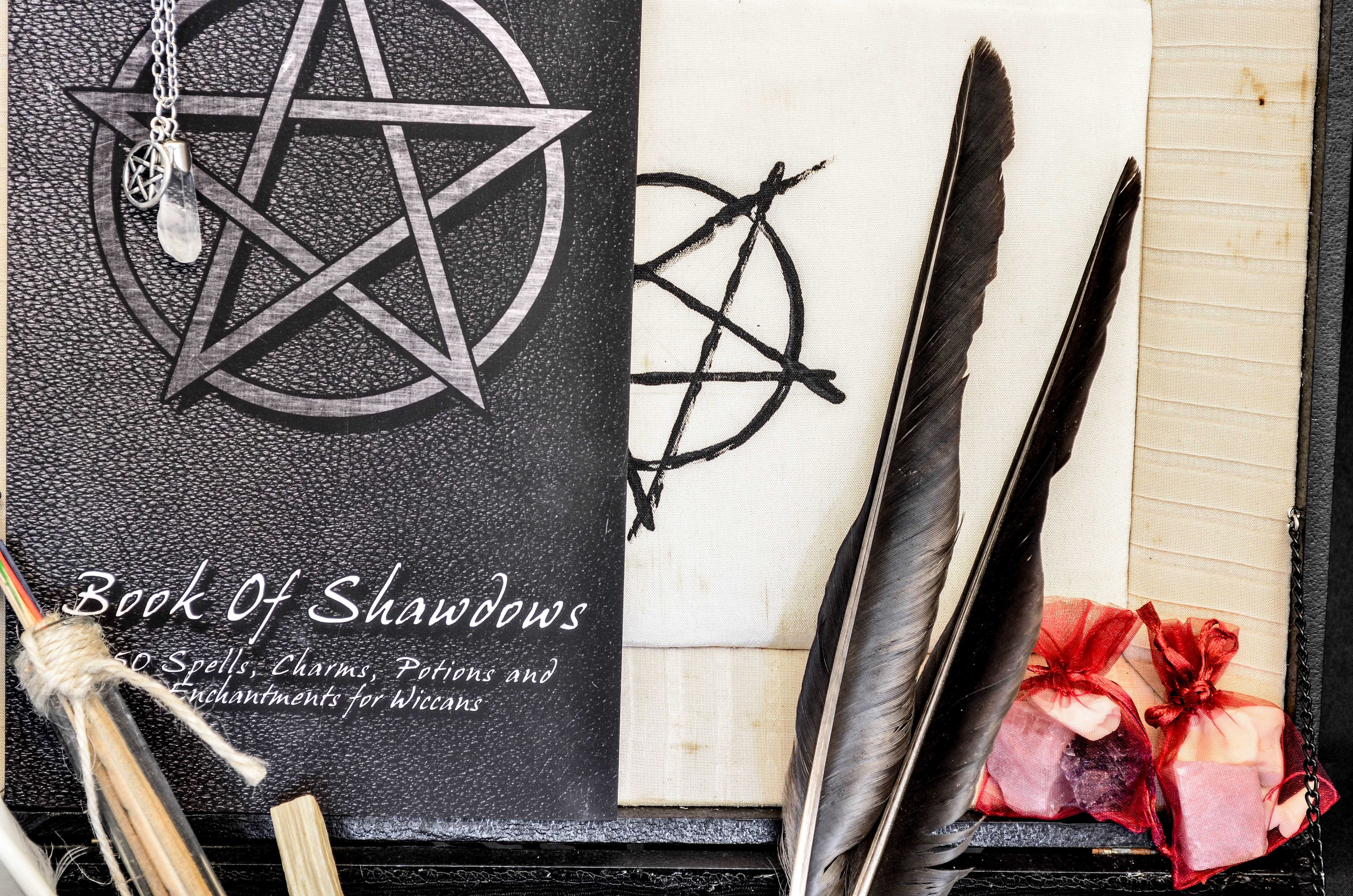 Witchcraft Box - cutie cu elemente esoterice obiecte occult HANDMADE