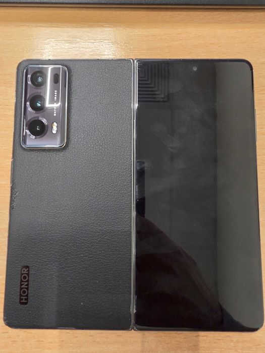 Honor Magic V2 сгъваем телефон