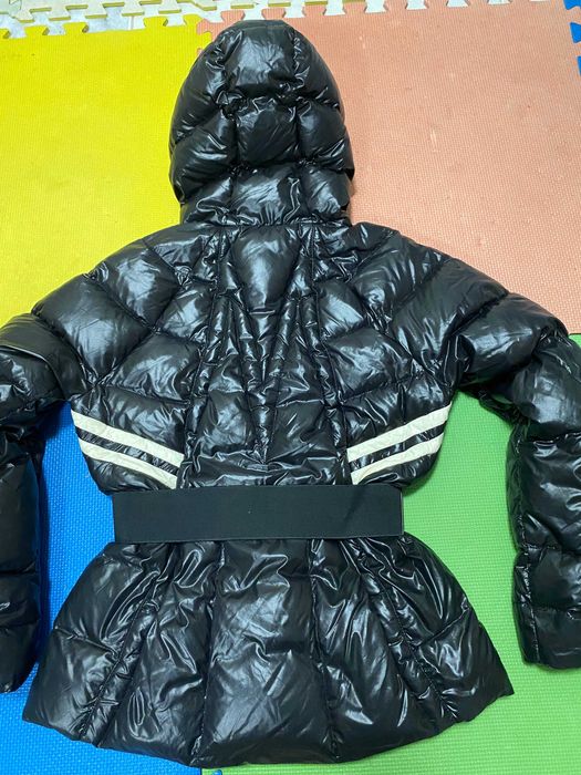 ''Moncler''оригинално дамско пухено яке S -М размер