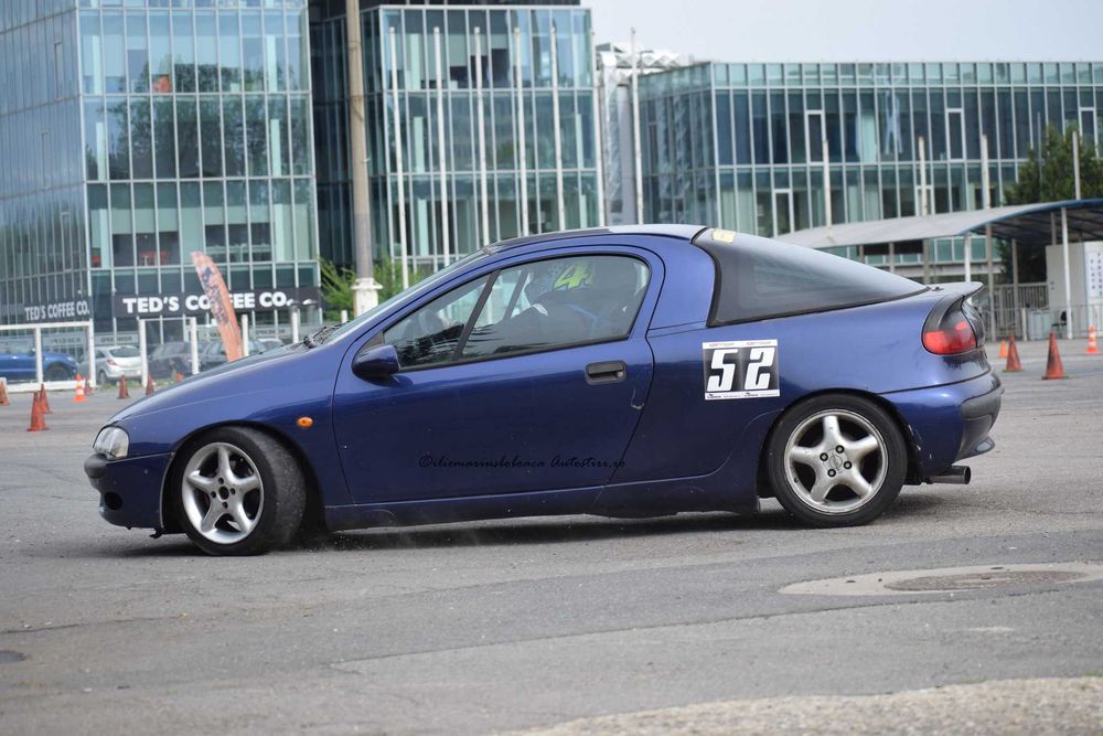 Vând Opel Tigra A destinat competițiilor sportive.