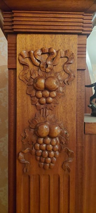 Продавам ретро шкаф- бюфет