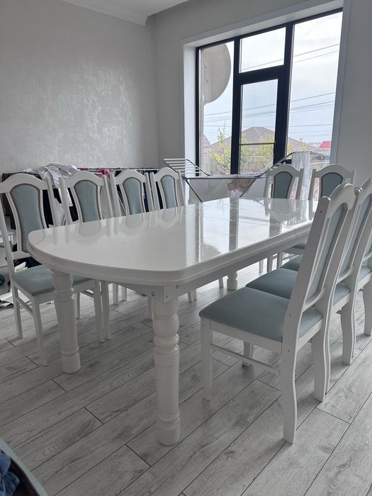 Стол на 12 персон