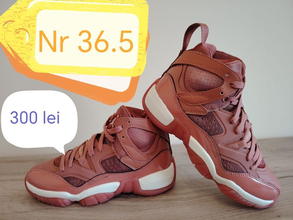 De vânzare pantofi sport diferite modele