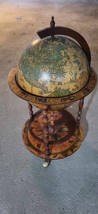 Подвижен бар за напитки.