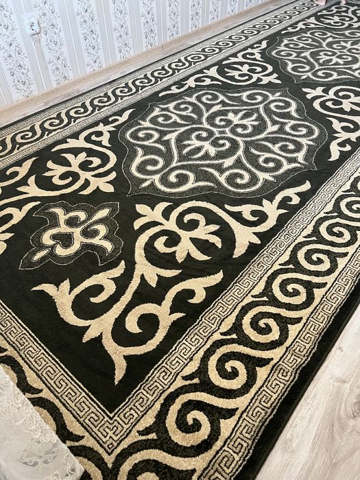 Продам ковер в хорошем состоянии 5*2 м