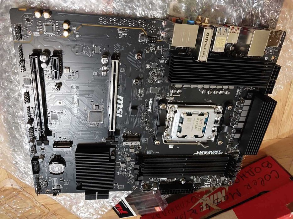 AMD Ryzen 5 7600 + MSI Pro B650-S Wi-Fi