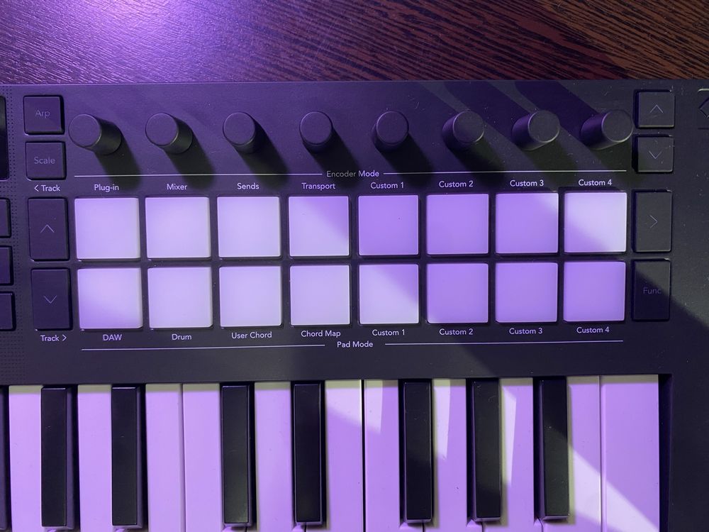 Миди клавиатура Novation launchkey mini 25 mk4