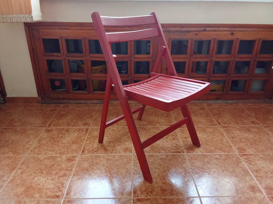 Дървен сгъваем стол