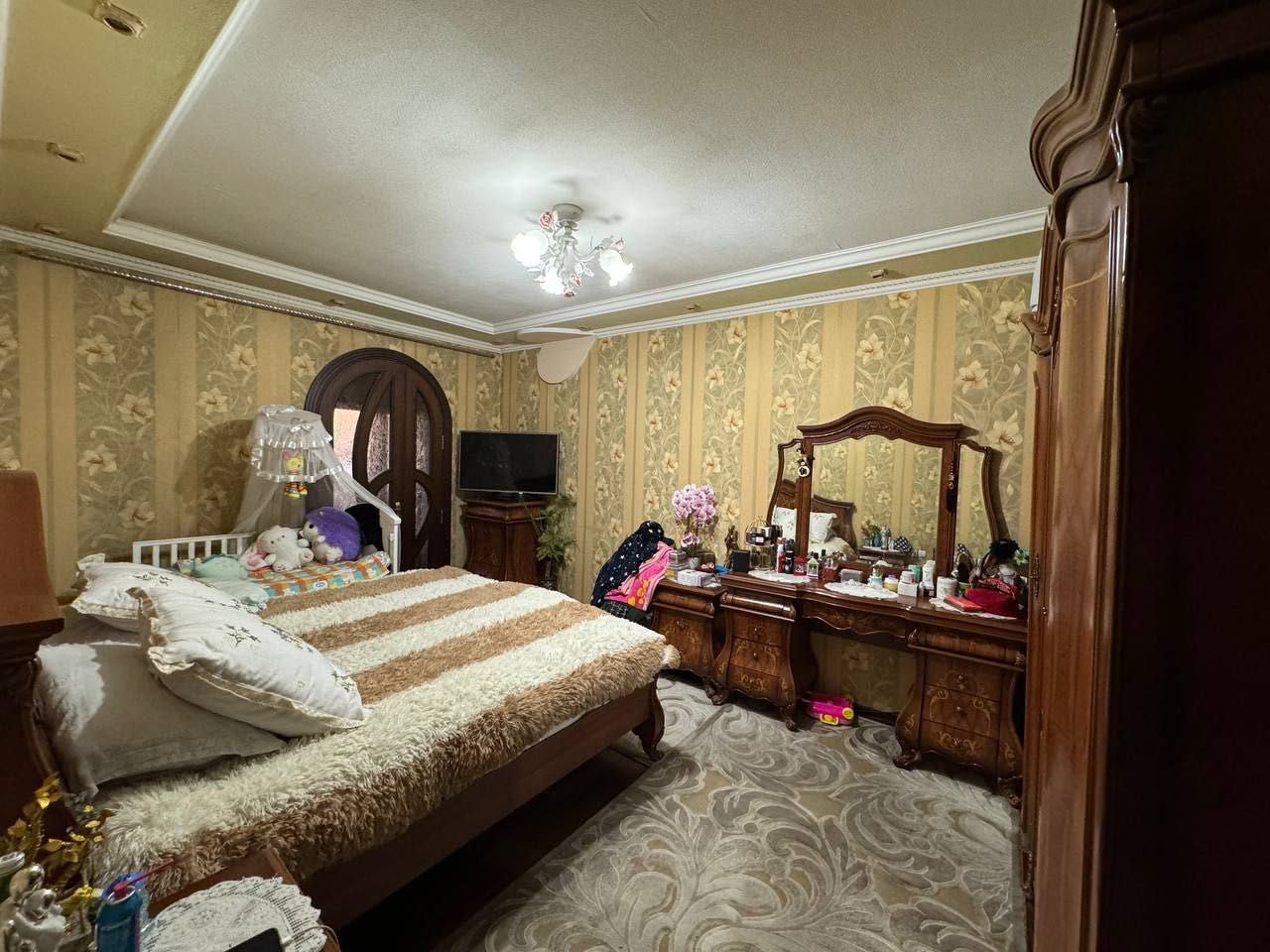 Мирабадский район 3/3/4- евроремонт 87кв , мебель, парковка 82000!