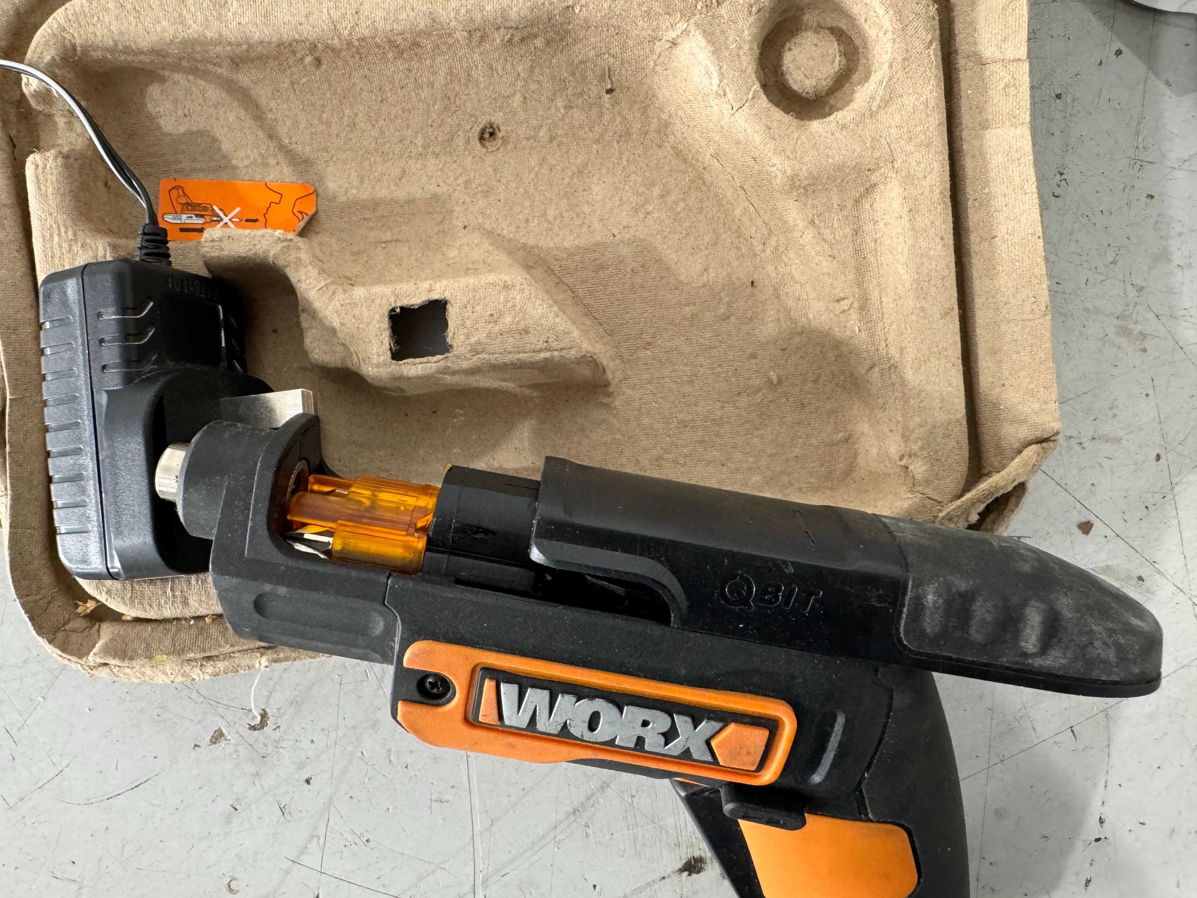 Отвертка - Worx 4 V li ion