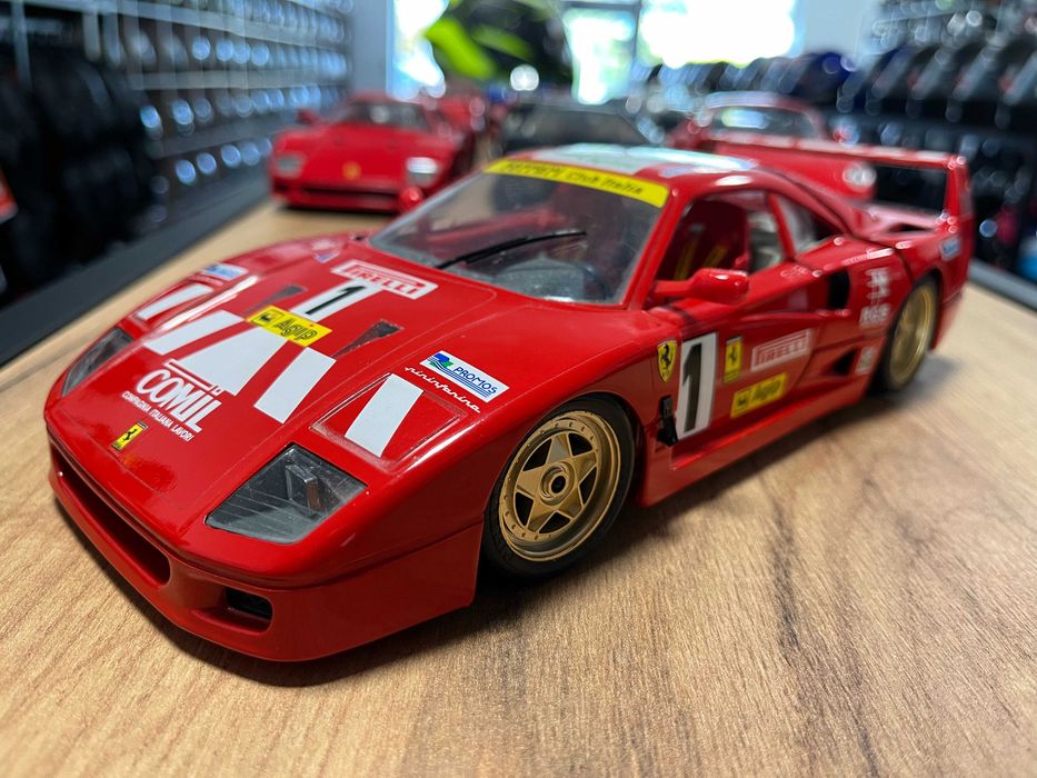 Метална колекционерска количка модел FERRARI F40 EVOLUZIONE 1:18