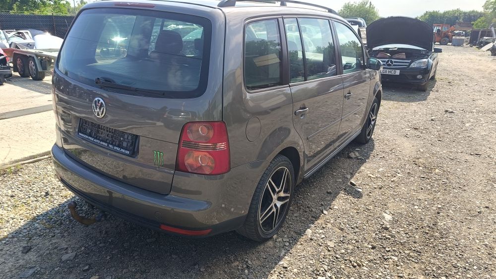 Piese motor cutie volanta navigație ușa haion far volan vw Touran 2008