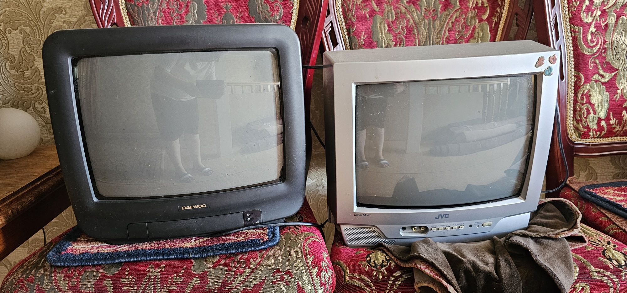 Продам два телевизора (Daewoo и JVC)