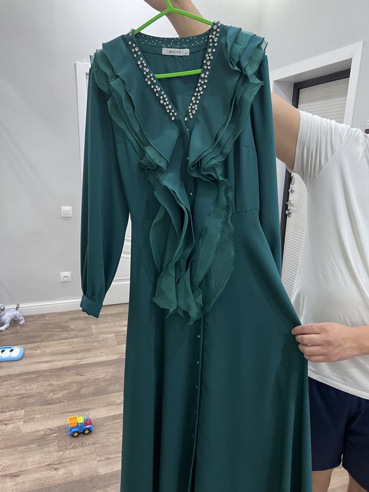 Продается женское платье
