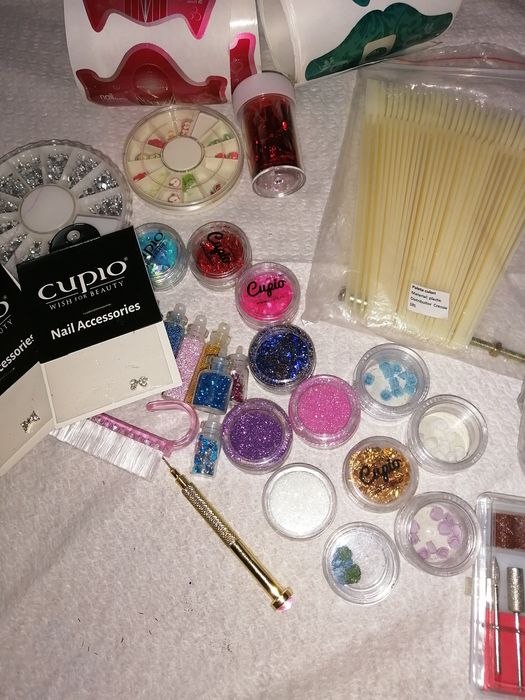 Produse unghii cu gel in valoare de 190 lei!