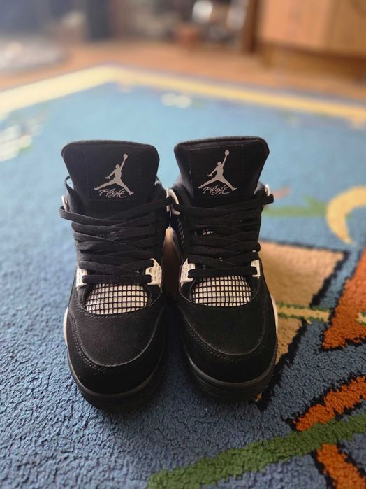 Jordan 4 white thunder
