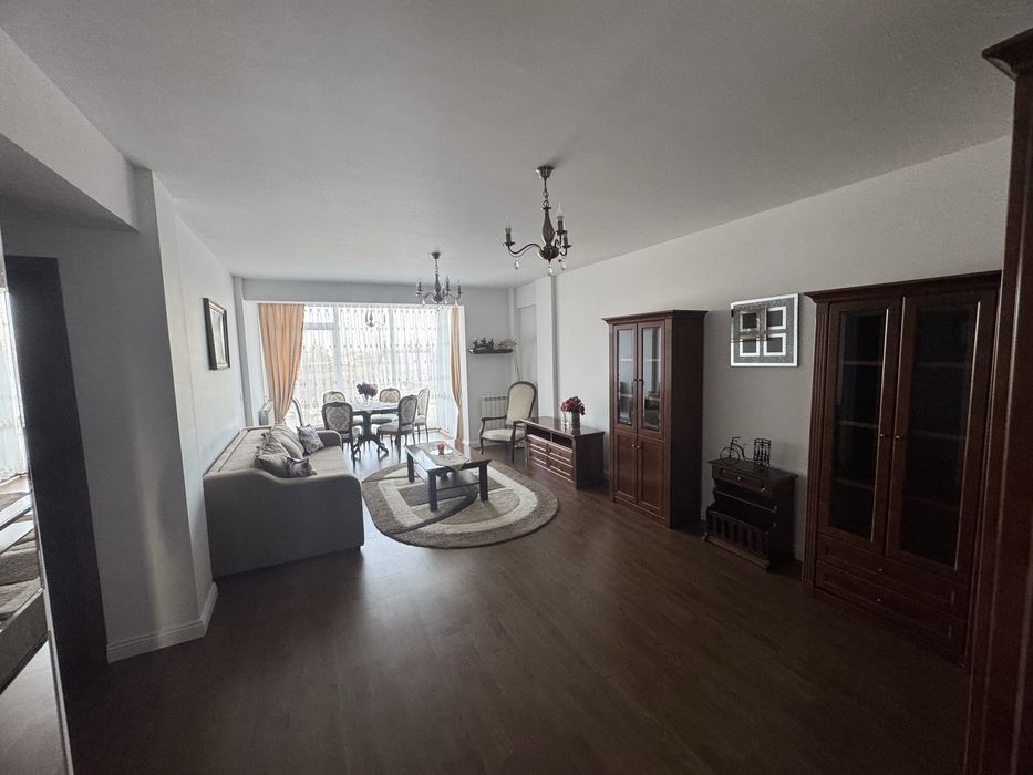 Inchiriez apartament in regim hotelier